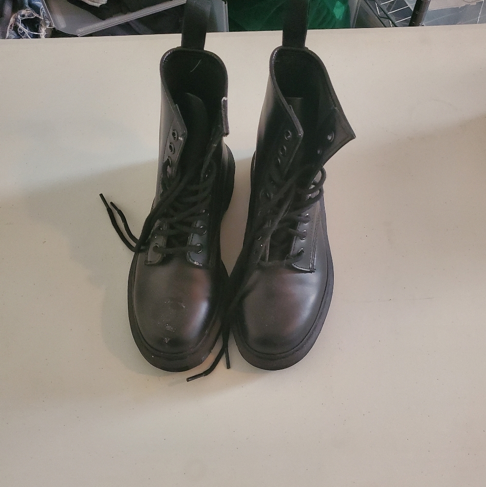 Dr Marten Boots